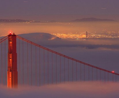 Die Golden Gate Bridge am Eingang der San Francisco Bay: Beide Flughäfen in der Nähe.