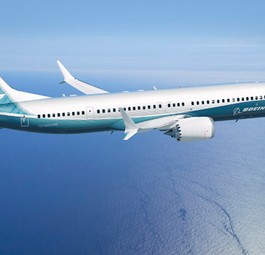 Die 737 Max 200 wurde am 8. September 2014 lanciert. Der Erstflug soll 2016 stattfinden, erste Maschinen sollen 2017 ausgeliefert werden. Die neue Variante basiert auf der 737 Max 8 und weist in der Mitte zusätzliche Notausgänge auf.