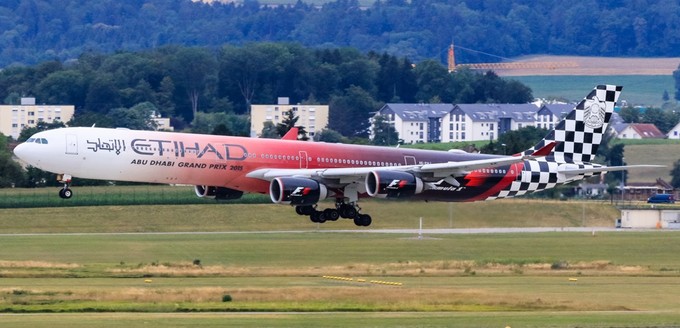 Früher lackierte Etihad einmal einen Airbus A340 mit einem Forme-1-Sujet.