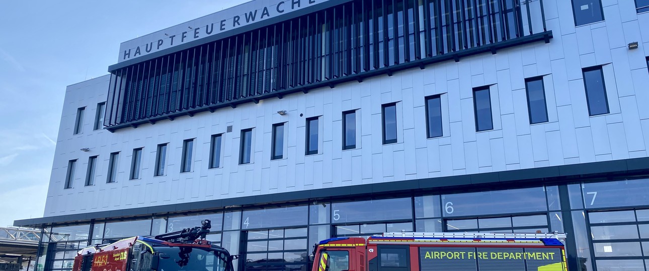 Die neue Hauptfeuerwache des Flughafens Düsseldorf: Dieses Wochenende wird sie bezogen werden.