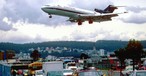 1929 gegründet, hier im Bild im Jahr 2003 über Quito zu sehen, stellte die venezolanische Aeropostal Alas de Venezuela im September 2017 nach 88 Jahren den Betrieb ein.