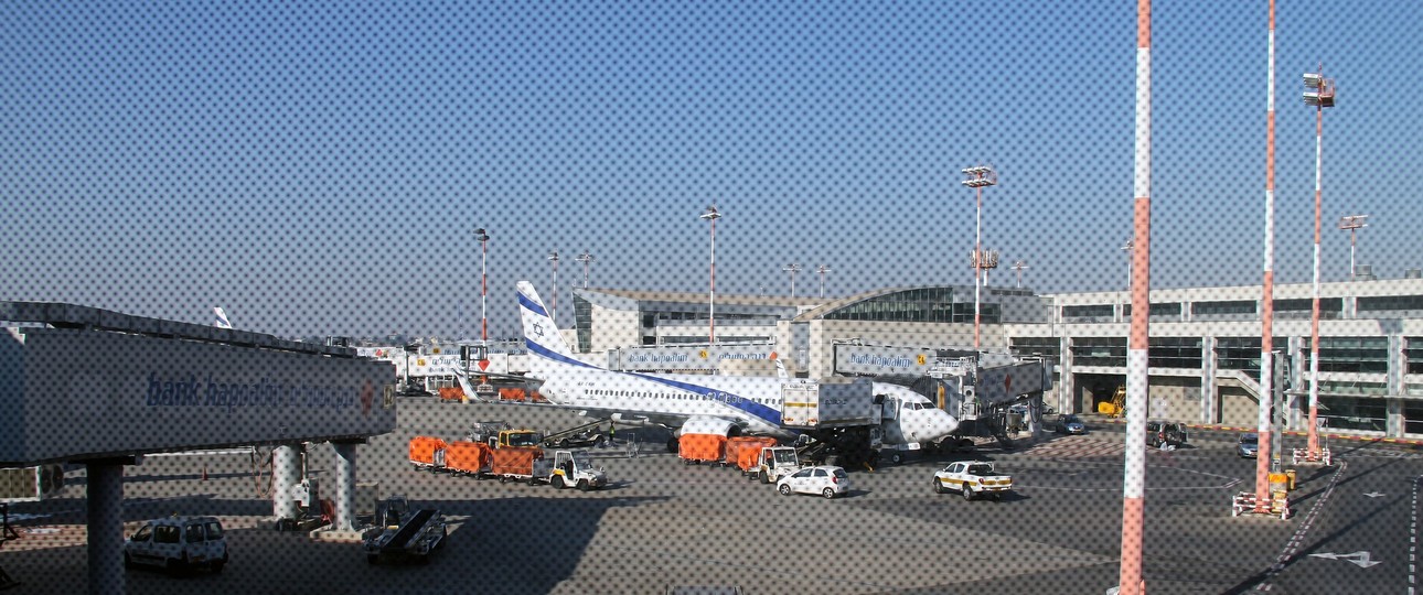 Boeing 737 von El Al am Flughafen tel aviv: Aktuell gleicht der Airport einer US-Militärbasis. 