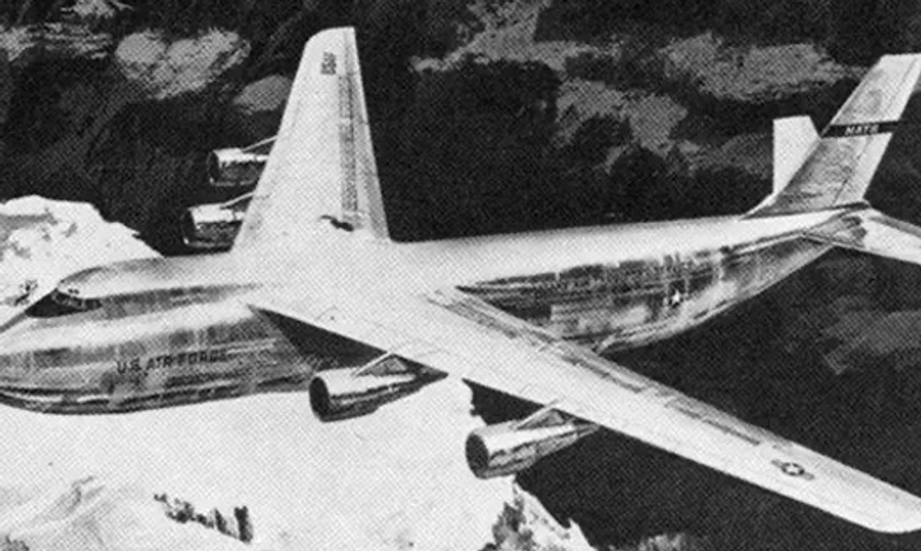 Die unglückliche ältere Schwester der Boeing 747