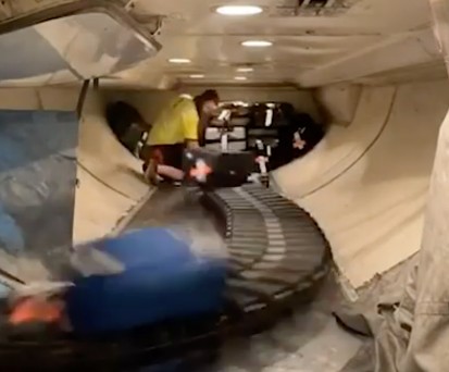 Koffer: Eine kleine, aber schnelle Reise am Flughafen.
