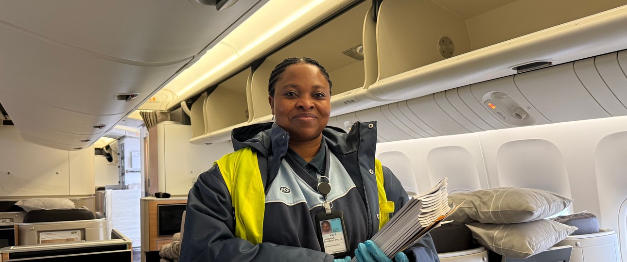 Reinigung einer Boeing 777 von Swiss: Beim Team von ISS muss jeder Handgriff sitzen.