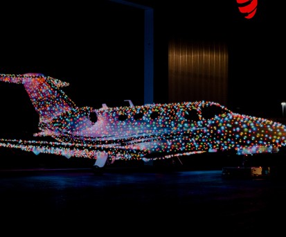 Weihnachtsjet von Globe Air: Über 9000 Lichter.