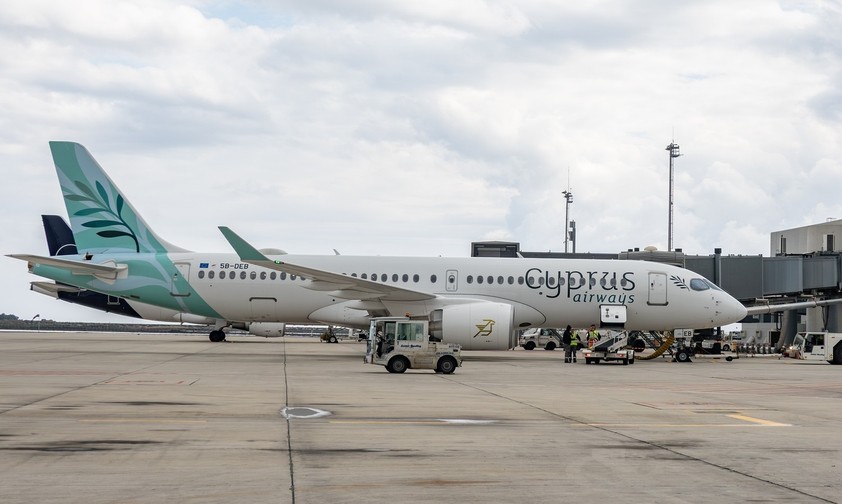 Airbus A220 von Cyprus Airways auf Zypern:  Die Airline musste drei Monate auf einen Flieger verzichten.