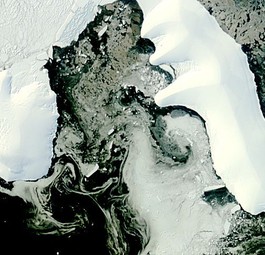 Wilkins-Schelfeis in der Antarktis: 19 Flüge über den weißen Kontinent.