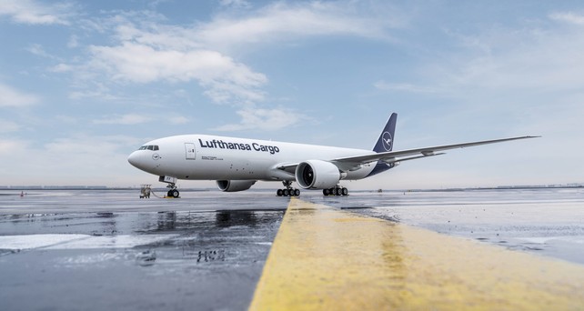 Boeing 777 F von Lufthansa Cargo: Wie viele Pilot:innen braucht es für Flüge nach Asien?