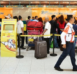 Gehören Schlangen ab Check in bald der Vergangenheit an? Samsonite und Samsung arbeiten an smarten Koffern.