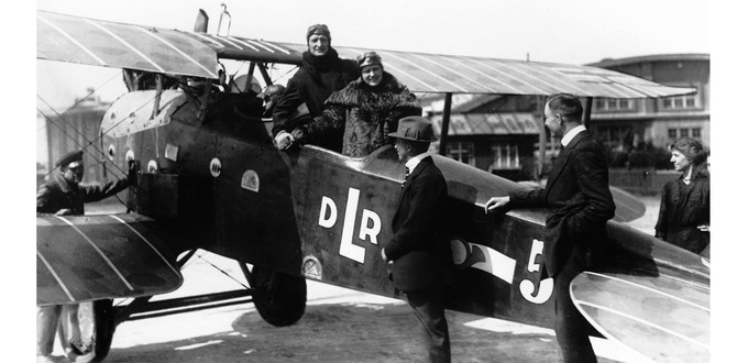 Prominenter Passagier: Filmstar Hans Albers in einer LVG C VI der Deutschen Luft-Reederei.