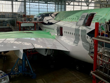Airbus A380 von Lufthansa: Die D-AIMH wird noch bis Anfang Juni in. Dresden umgebaut.