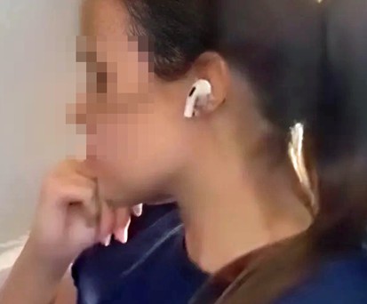 Jennifer C. im Flugzeug: Die Frau profitierte vom Aufruhr.