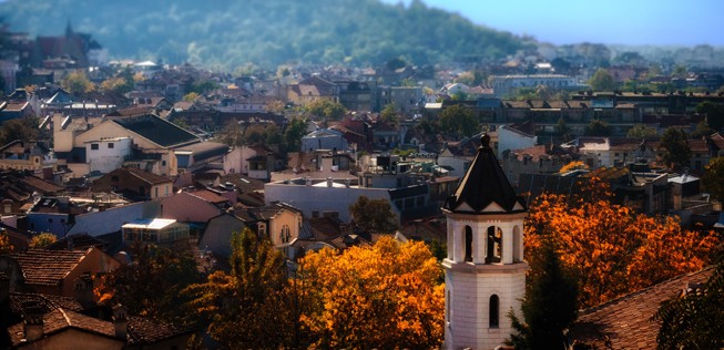 Bulgarien - im Foto zu sehen die Stadt Plovdiv - schafft es auf Platz 2 mit einem Preis von 4,28 Euro pro 100 Kilometer.