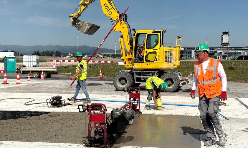 Es wird gearbeitet am FLughafen Basel/Mulhouse. 