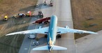 Die Boeing 787 von Vietnam Airlines nach der Landung in München: Die Blackbox wird ausgewertet.