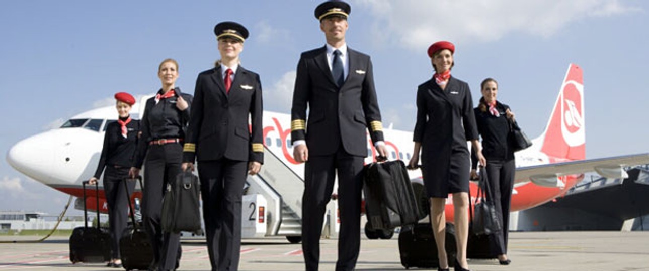 Crew von Air Berlin: Die Besatzungen fliegen künftig neue Strecken.