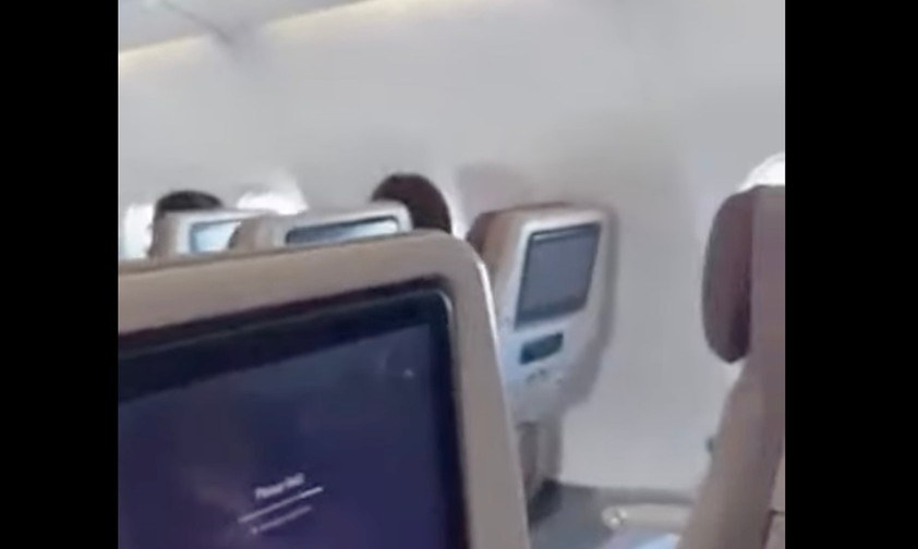 Gelöste Fan-Schaufeln schlagen Loch in Gehäuse von A330-Triebwerk