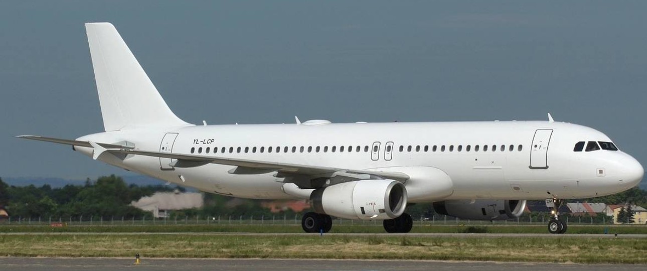 Der Airbus A320 mit dem Kennzeichen YL-LCP: Das Flugzeug der lettischen Wet-Lease-Anbieterin Smart Lynx...