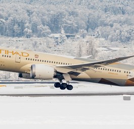 Boeing 787-9 von Etihad im Schnee: 5G kann zu Problemen führen.
