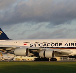 Airbus A380 of Singapore Airlines: Dining inside the superjumbo.