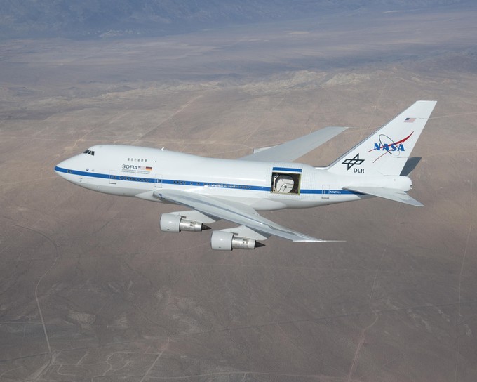 Öffnung im Flieger: In der Luft öffnet sich eine große Luke für das Teleskop.