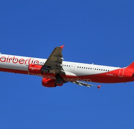 Airbus A321 mit dem Kennzeichen D-ABCG von Air Berlin im Jahr 2013: Wird jetzt zum Lufthansa-Frachter.