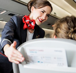Helvetic Airways bietet Cabin Attendants innovative, flexible Arbeitsmodelle und neue Kurse für 2024