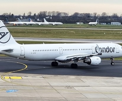 Flug DE1226 in Düsseldorf: Eigentlich fliegt Condor von hier nicht nach Frankfurt, wegen dem Streik tat es der Ferienflieger - so mit diesem A321.