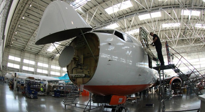Hangar von JOB: 400 Mitarbeitende zählt das Unternehmen.
