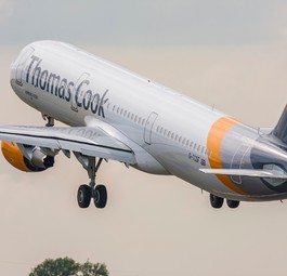 So kamen die Flieger von Sunclass bisher noch daher - im alten Thomas-Cook-Look, allerdings ohne die Namensaufschrift (hier zur Illustration eine britische Thomas-Cook-Maschine).