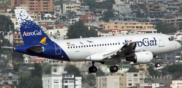 Eine Maschine von Aerogal landet am alten Flughafen: Ab jetzt Geschichte.