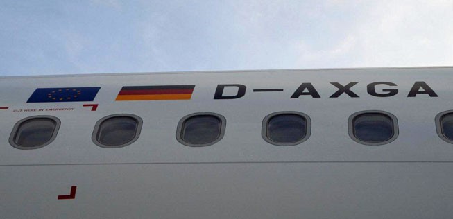 Die erste Maschine trägt neu die Kennzeichnung D-AXGA. Alt ist sie mit ihren 12 Jahren keineswegs, wie da und dort befürchtet wurde. Sie ist etwa jünger als die A340 oder Avro RJ 100 der Lufthansa-Tochter Swiss sowie die Fokker oder Boeing 777 von Austrian Airlines.