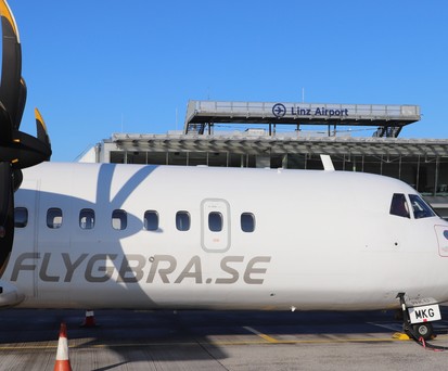 ATR von Braathens für Austrian am Flughafen Linz: bald ist es vorbei.