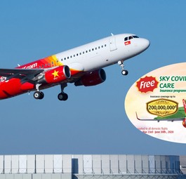 Vietjet-Flieger und die Werbung für die Versicherung: Sky Covid Care.