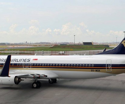 Boeing 737 in den Farben von Singapore Airlines: Eine Premiere.