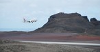 Embraer beim Anflug auf St. Helena: Die Scherwinde sind nicht zu unterschätzen.