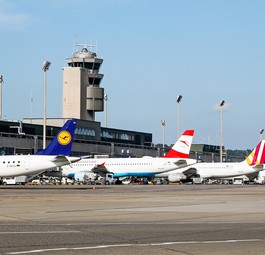 Bei den vielen Airlines am Himmel helfen die Rufzeichen, Flugzeuge voneinander zu unterscheiden.