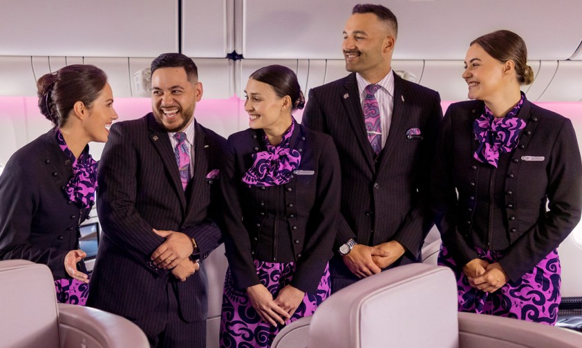 Kabinencrew von Air New Zealand in aktuellen Uniformen: 2025 soll es neue geben.