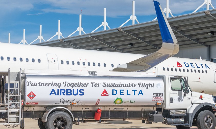 Ein Airbus A321 beim Betanken: Welche Jets vom aktuellen Problem betroffen sind, hängt von der Seriennummer der Kraftstoffpumpen im Tanksystem des Fliegers ab.