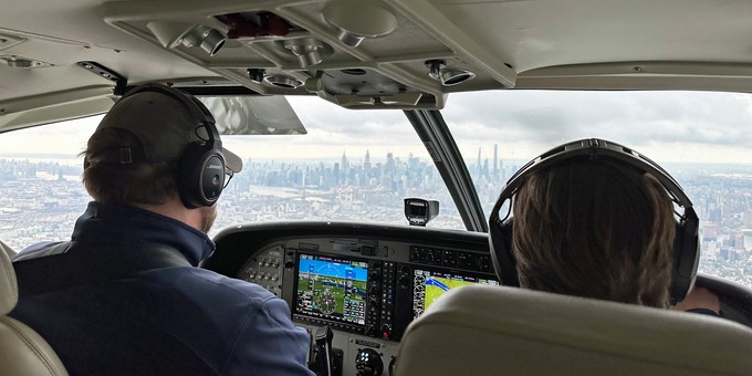 Das Ziel im Blick: Manhattan taucht am Horizont auf.