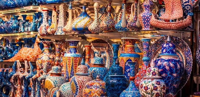 Bazar in Istanbul: Nach der spanischen Iberia streicht jetzt auch die amerikanische Delta Air Lines ihre Flüge in die Türkei.