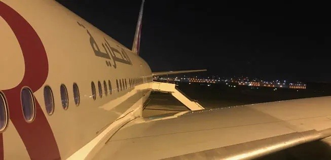 Boeing 777-200 LR.