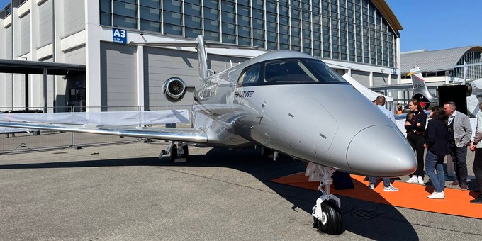 Neben dem neuen Pilatus PC-12-Pro zeigen die Schweizer auch ihren PC-24