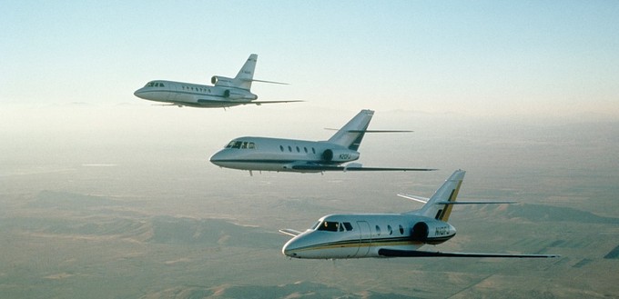 Drei Generationen der Falcon-Serie: Hinten eine Falcon 50, in der Mitte fliegt eine Falcon 200 und vorne im Bild ist eine Falcon 10.

&nbsp;

&nbsp;