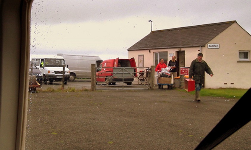 Flughafen von Papa Westray: Regelmäßige Flüge.