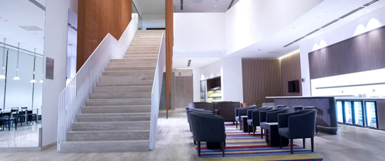 Hell und luxuriös: Die neue VIP-Lounge von LATAM in Santiago de Chile ist eröffnet.