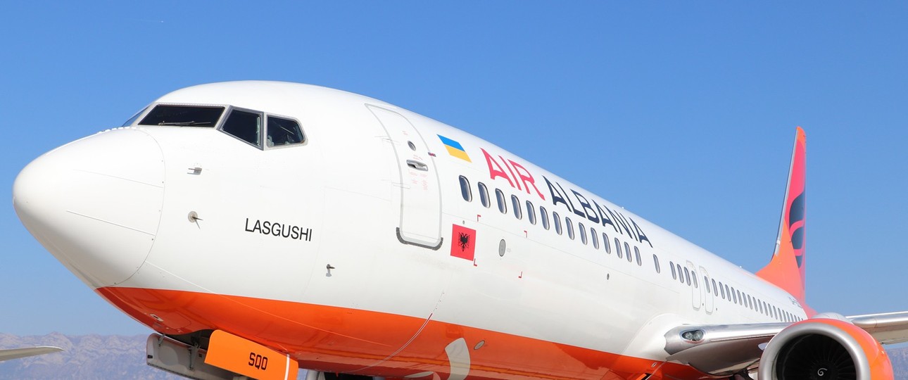 Boeing 737-800 von Sky Up mit Air-Albania-Schriftzug und Logo: Keine erfolgreiche Partnerschaft.