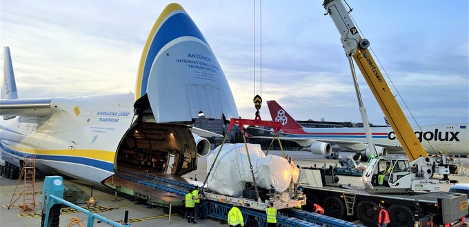 ... flog anschließend zum Airport Lajes auf der Azoren-Insel Terceira, ...