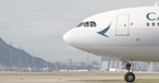 Jet von Cathay Pacific: Mancher könnte am Boden schneller sein.